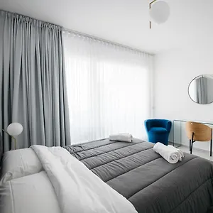 Art By Holidays Apartment